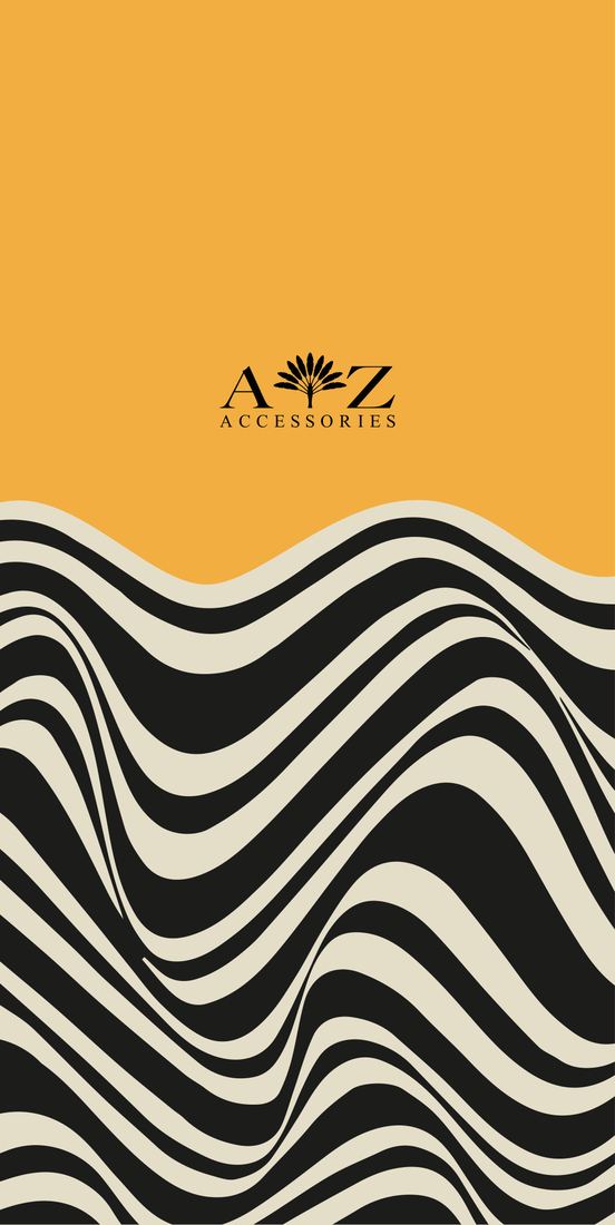 Bolsa de regalo de AZ: el patron de conchas art deco cubriendo la cara completa, con el logotipo en recuadro negro.